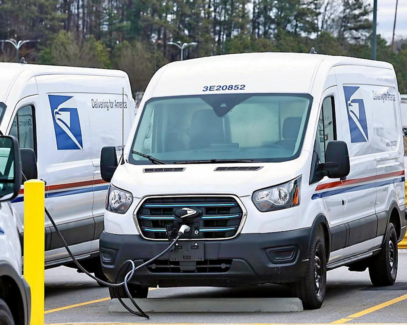 USPS electric delivery vehicle