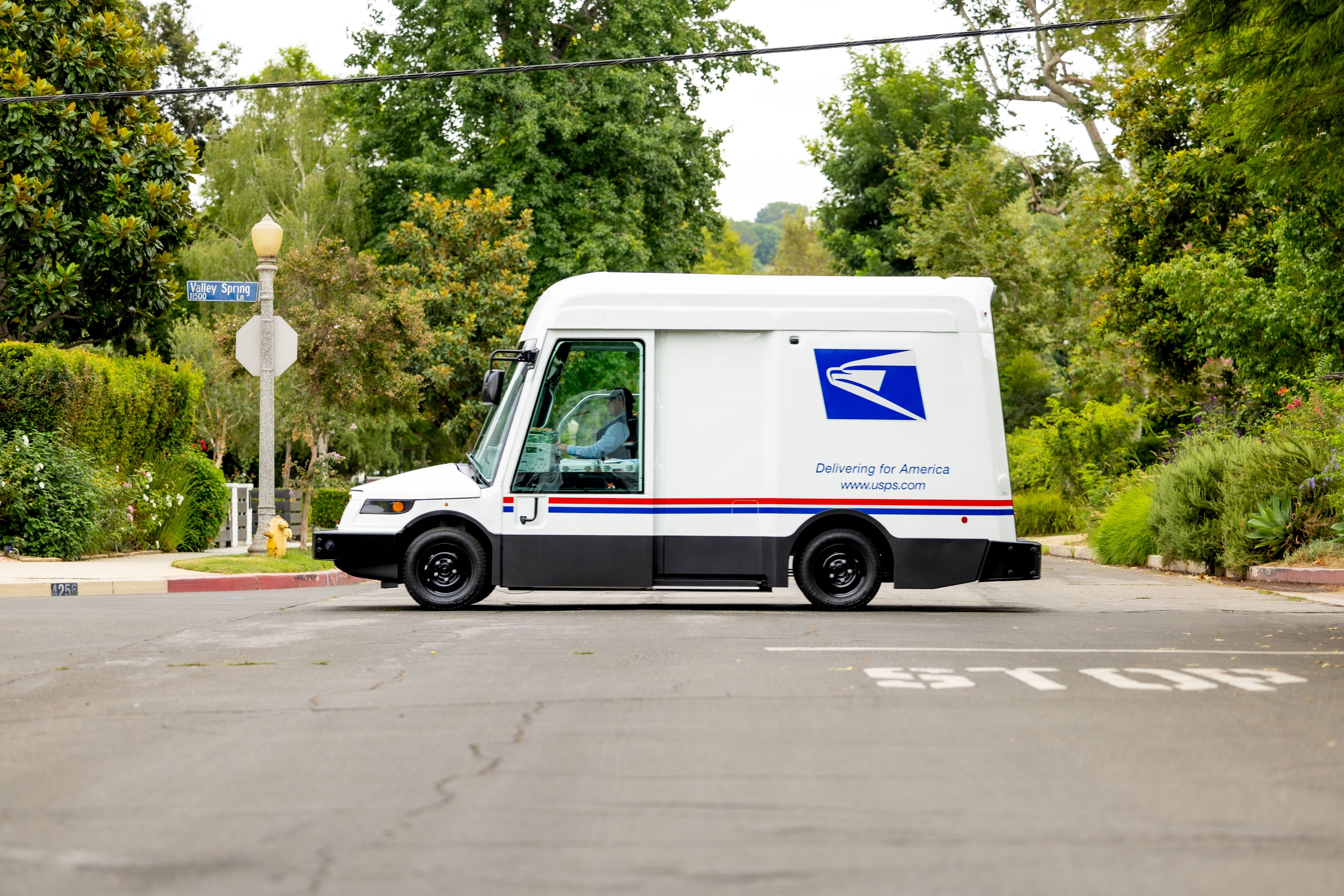 A USPS electric NGDV